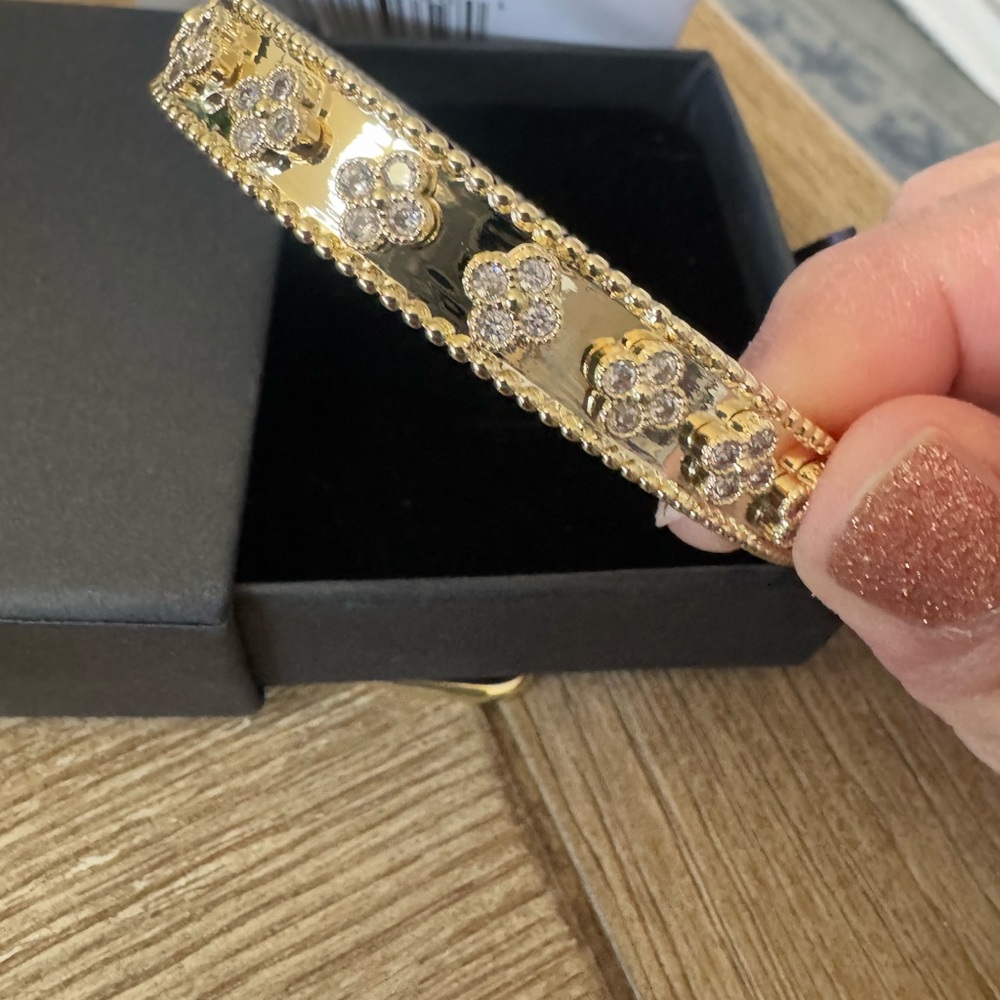 Perlee Four Leaf Clover Bangle Bracelet gold Finish - Picture 8 of 8